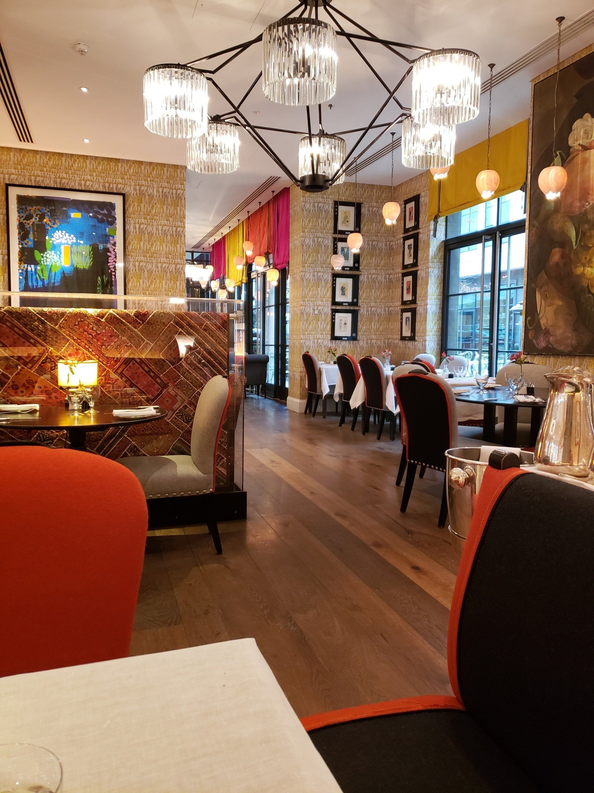 The inside of a restaurant with tables and chairs