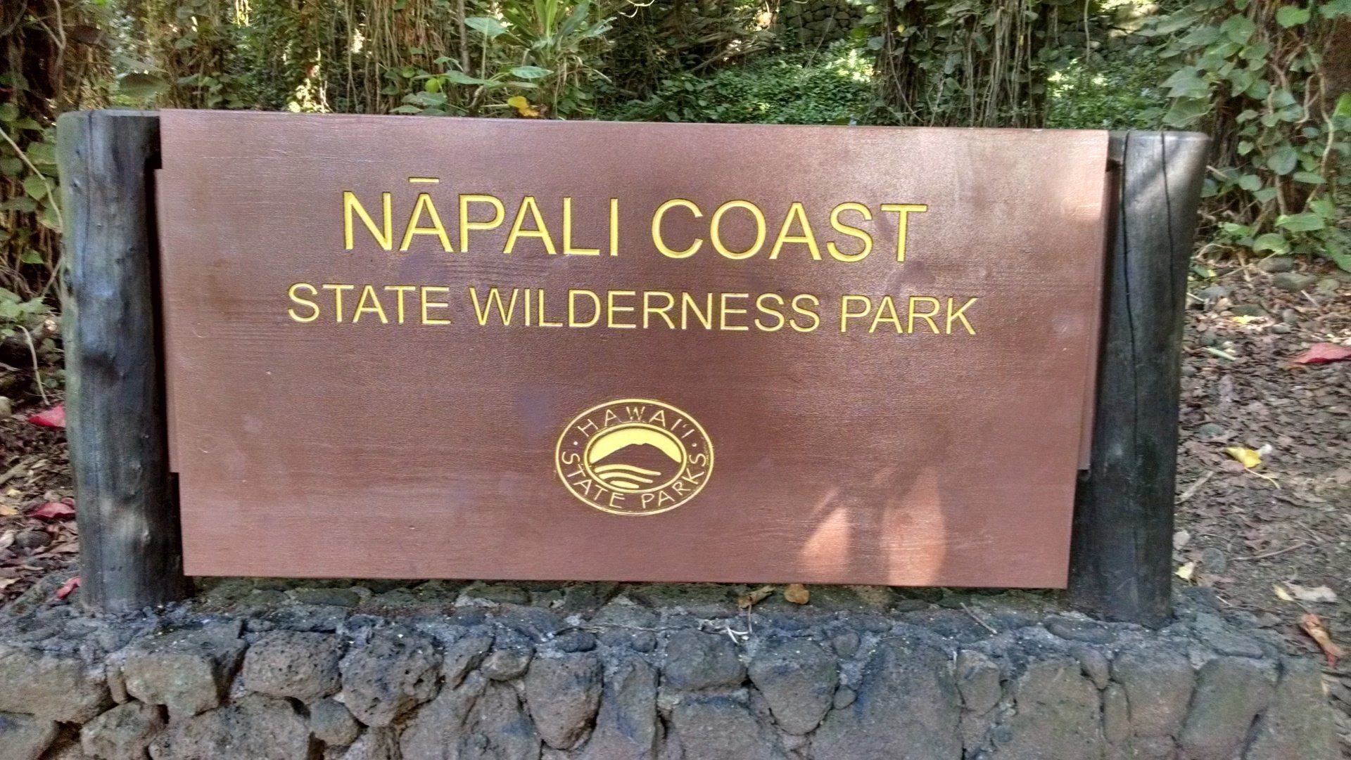 A sign for napali coast state wilderness park