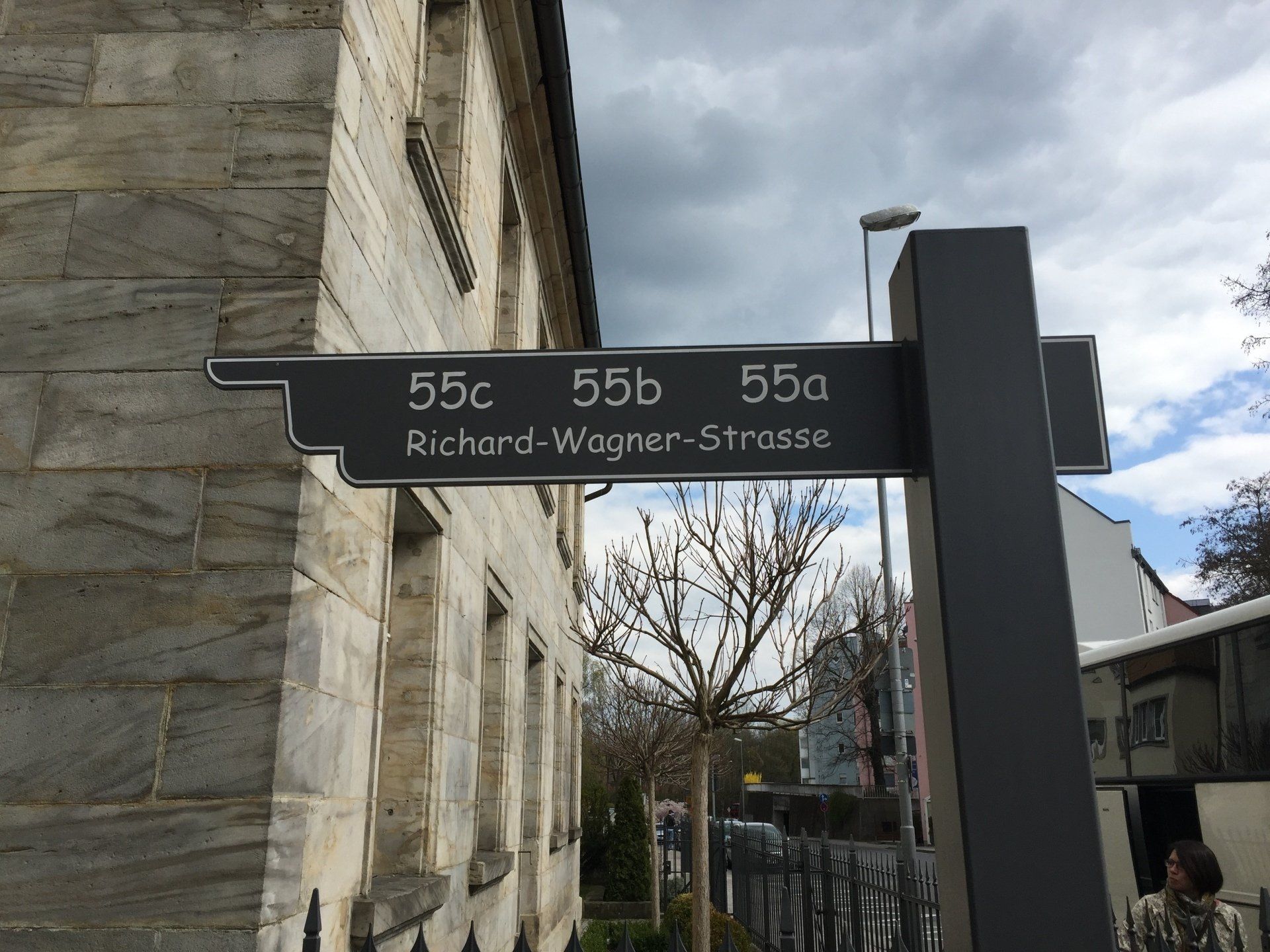 A sign that says 55c 55b 55a on it