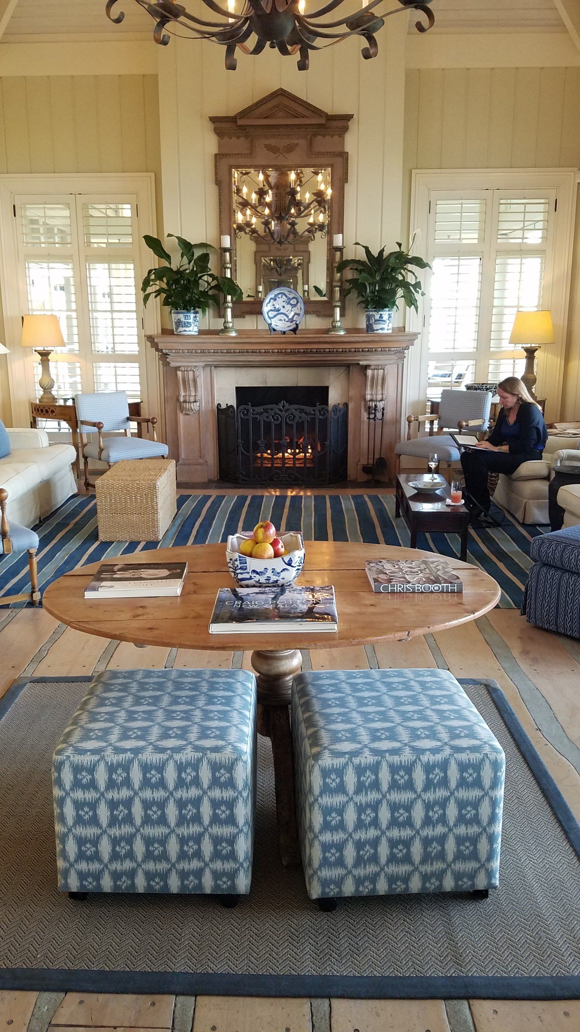 A living room filled with furniture and a fireplace.