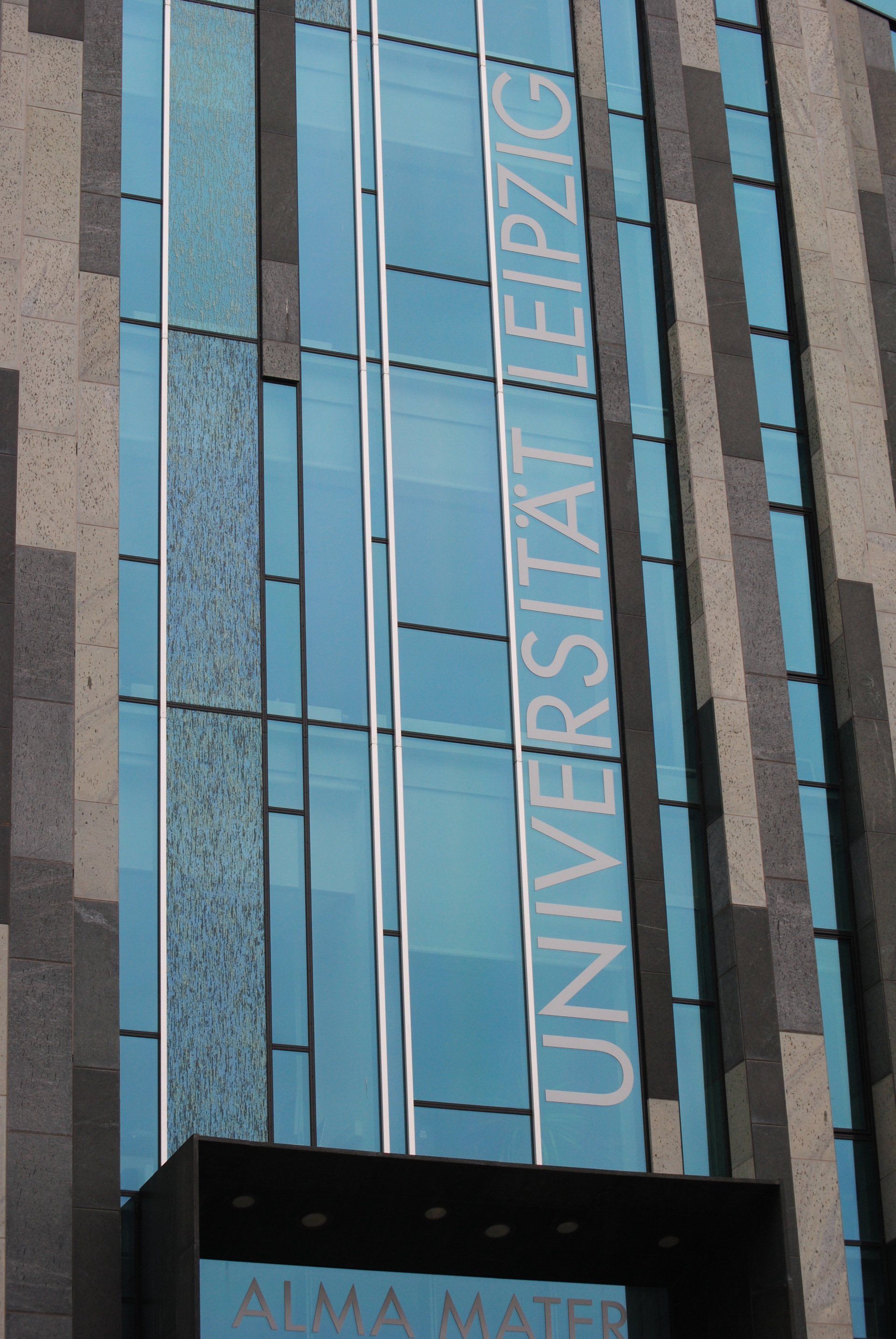 A building with a sign that says universitat leipzig