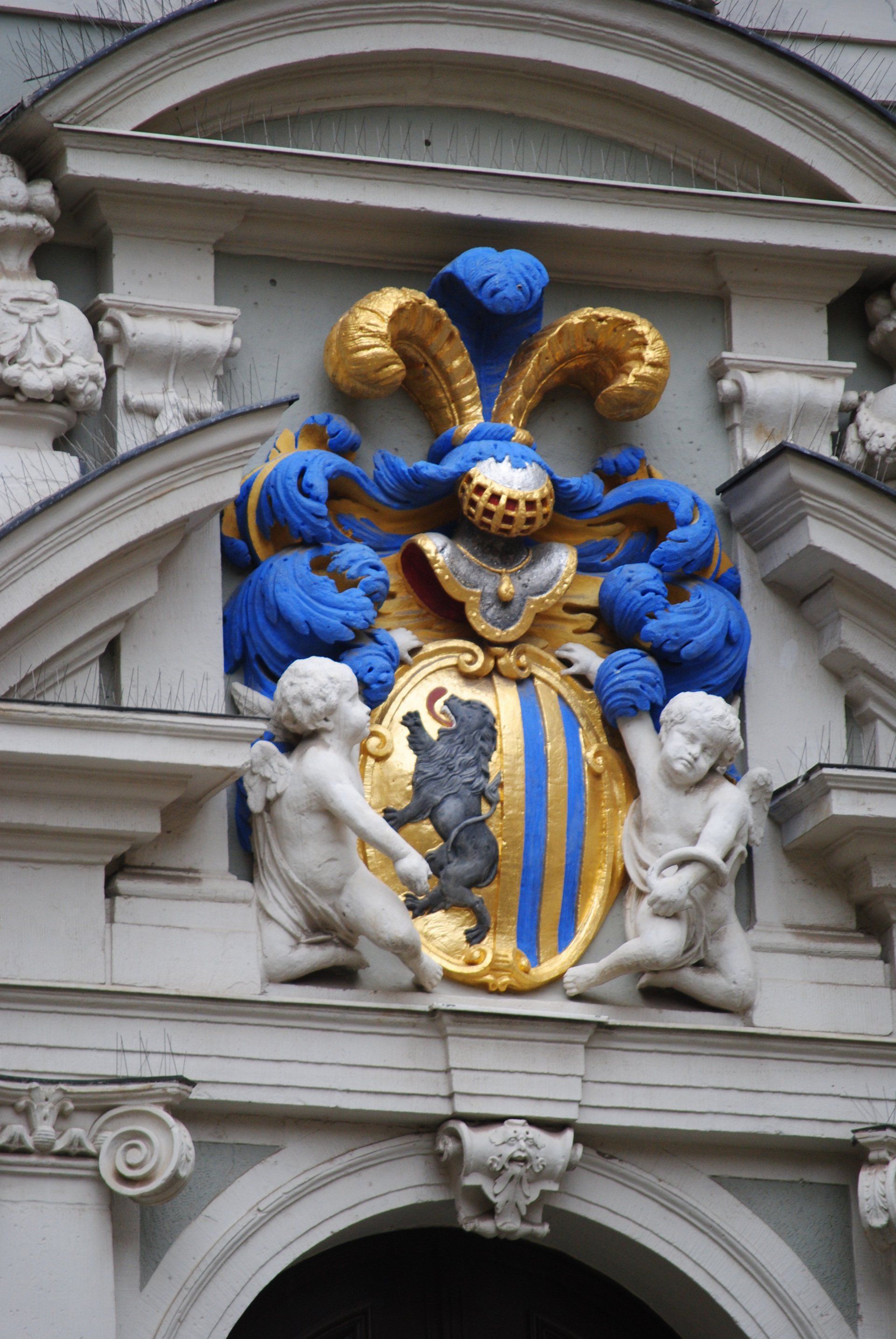 A coat of arms on the side of a building