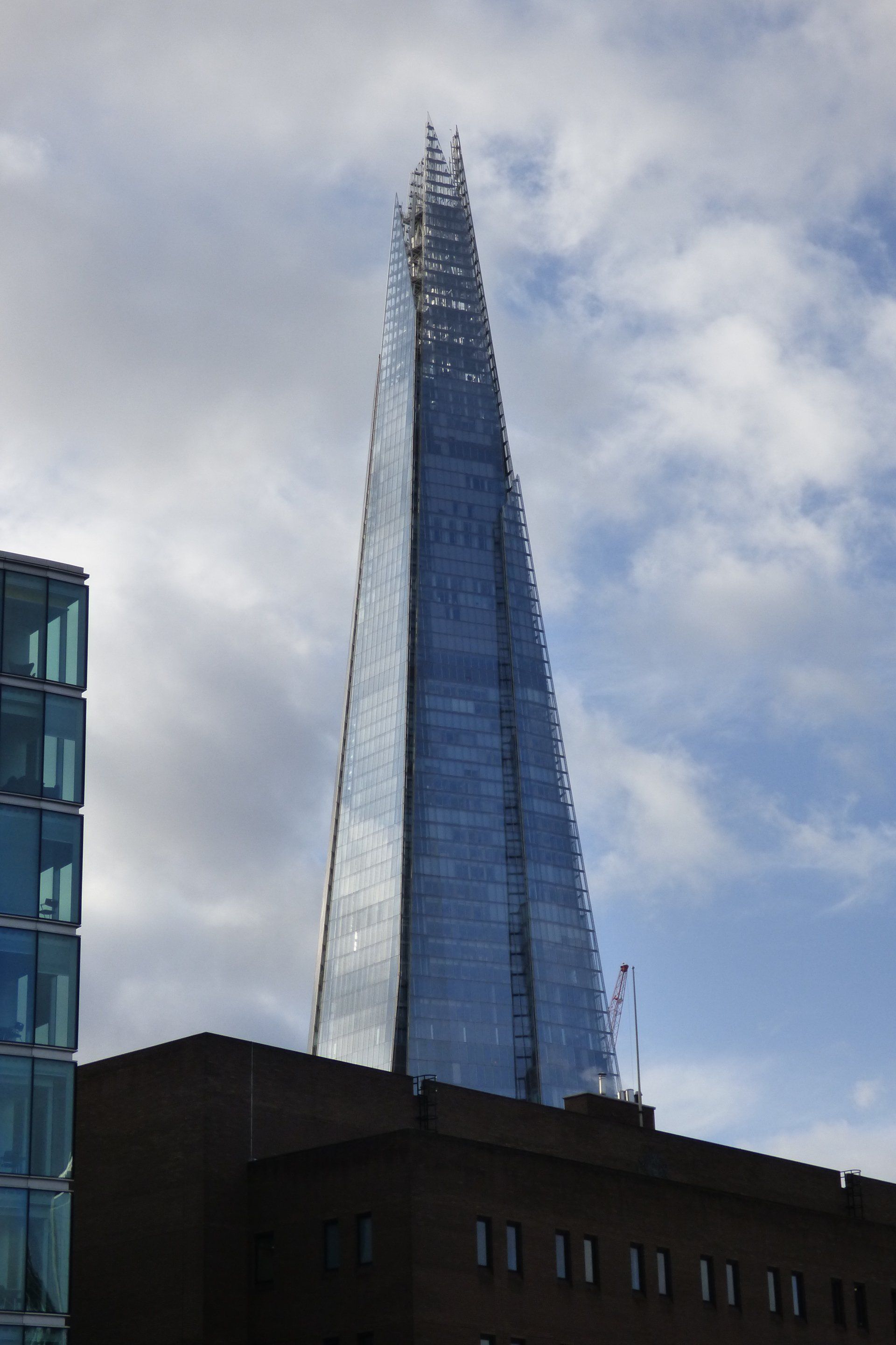 A tall building with a blue sky in the background