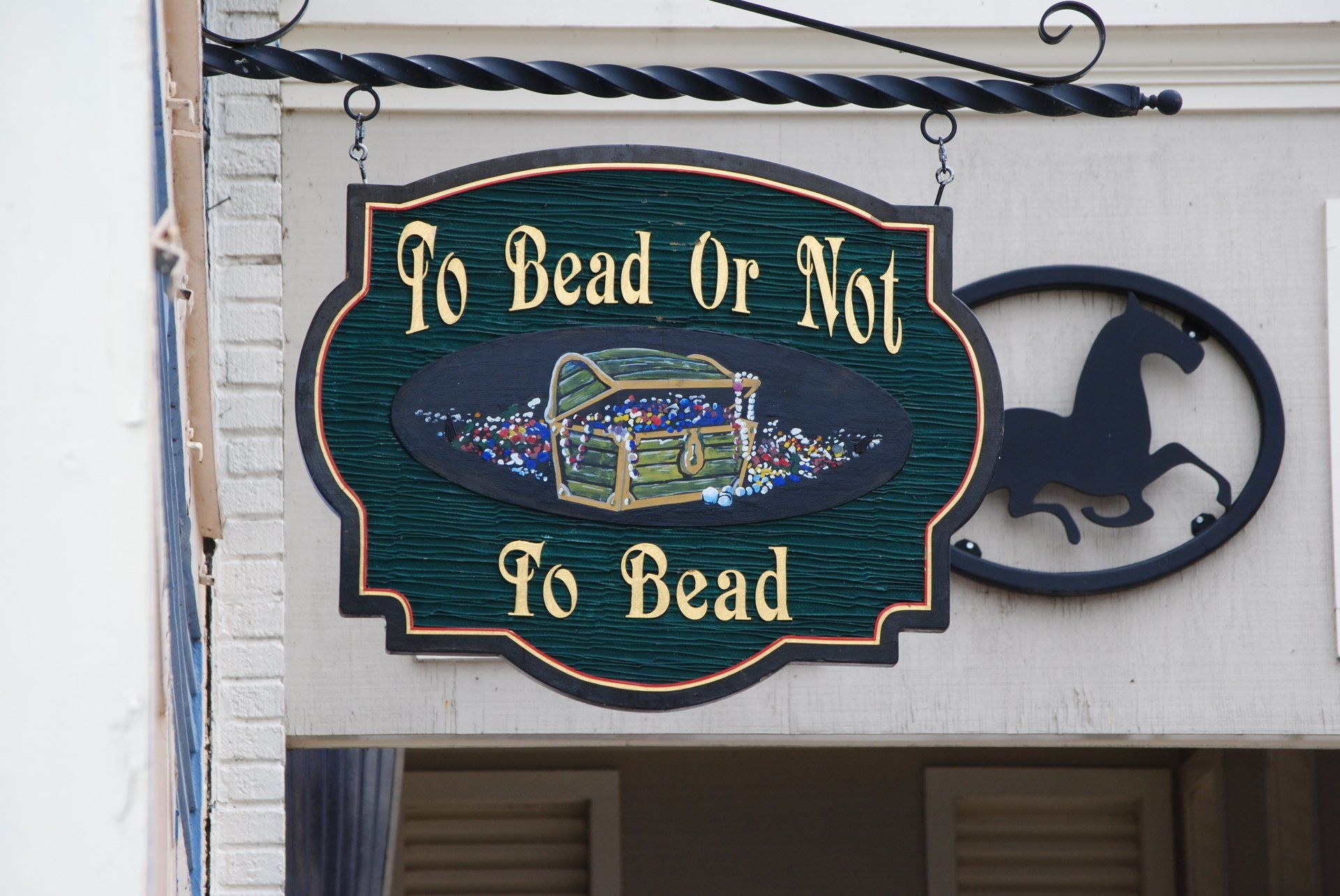 A sign that says to bead or not to bead