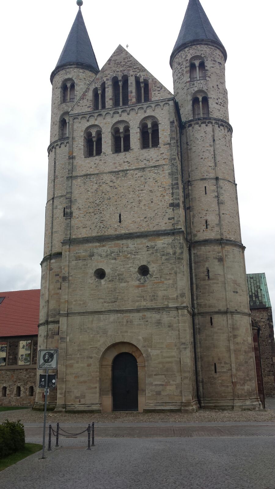 A large stone building with two towers on top of it