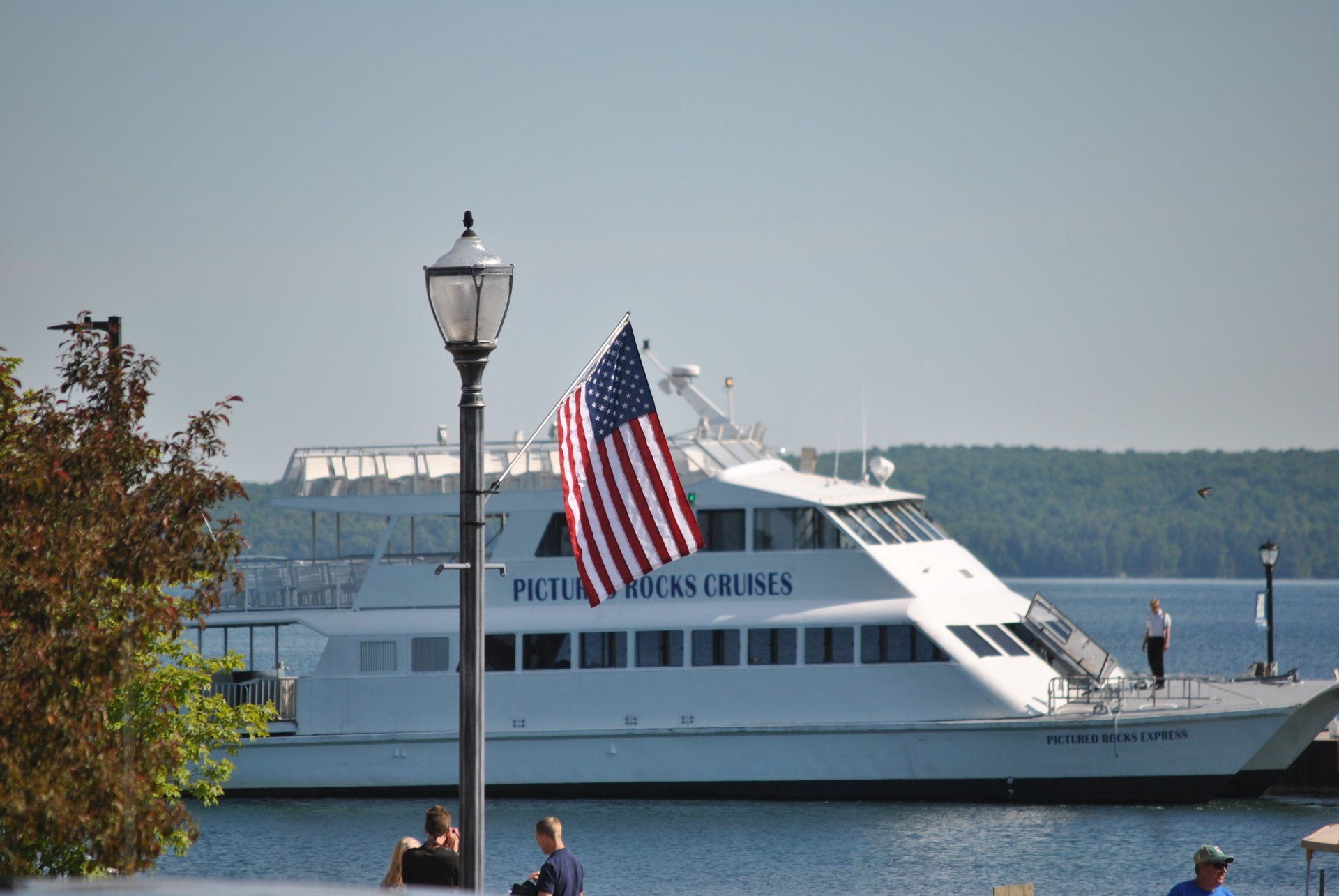 A boat with the word cruises on the side of it