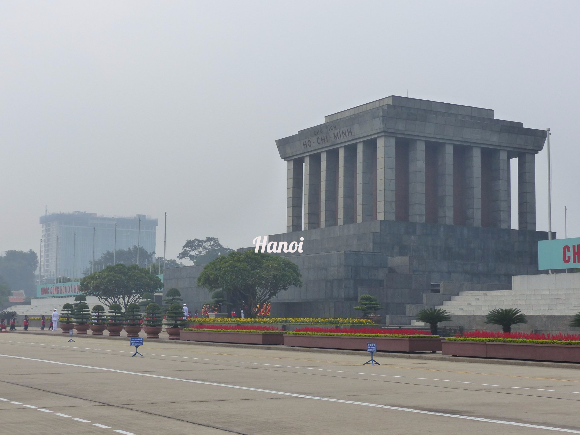 A large building with the word hanoi on it