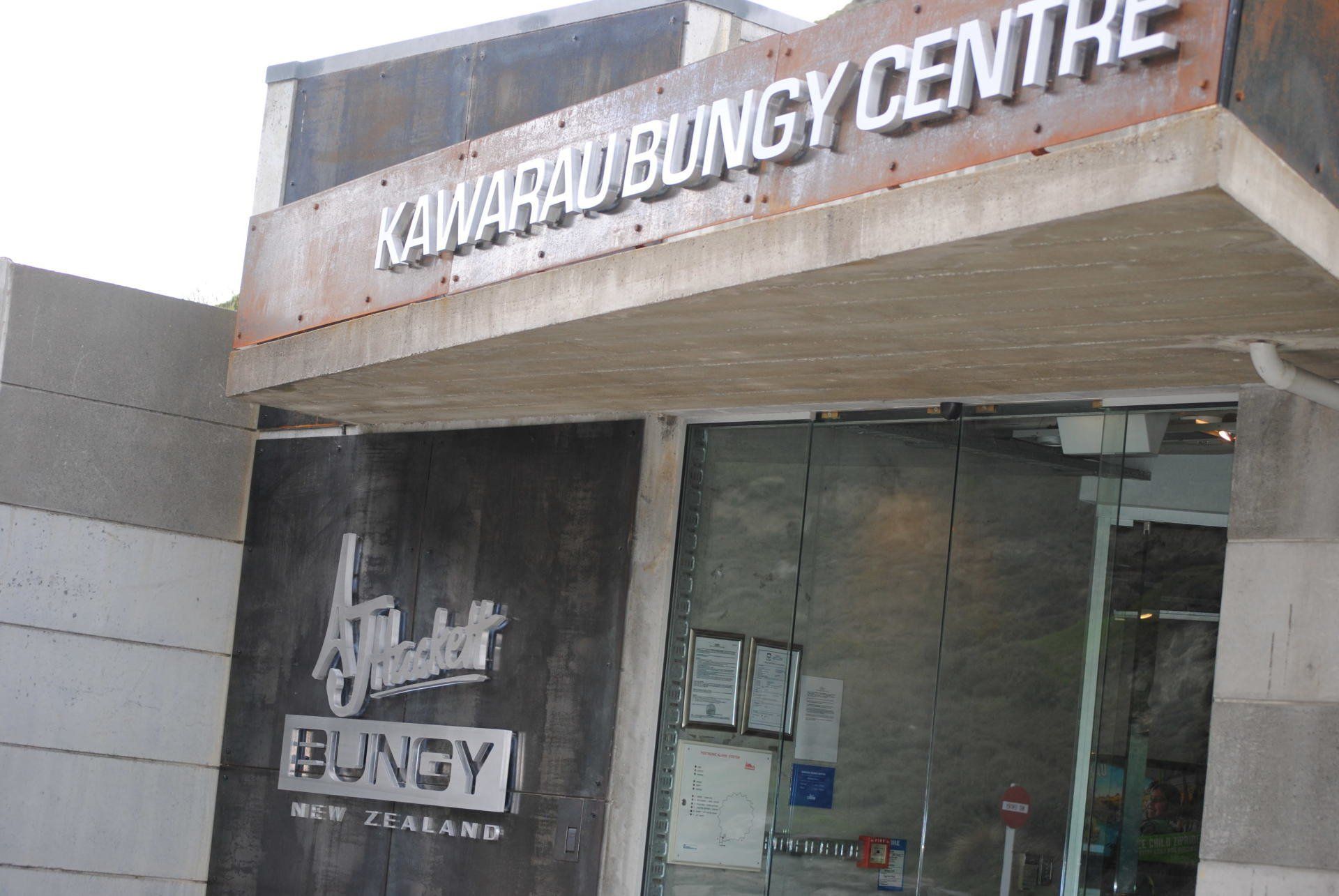 A building with a sign that says kawaru bungy centre