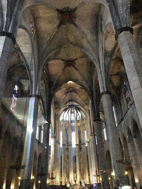 The inside of a large church with a vaulted ceiling and arches.