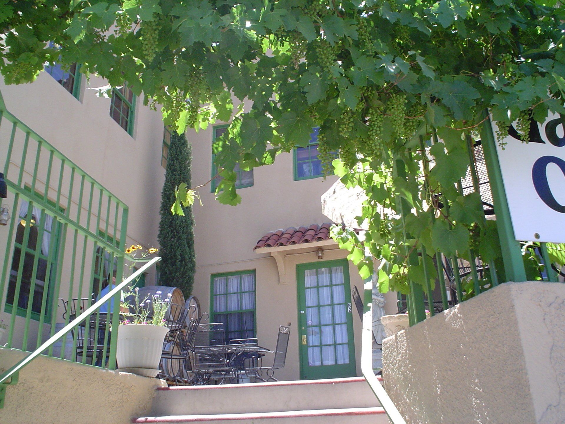 A white sign with the letter c on it