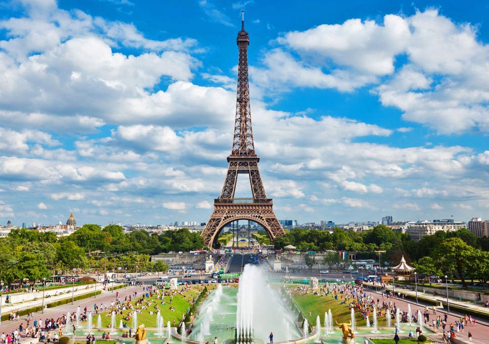 The eiffel tower is surrounded by a fountain in paris.