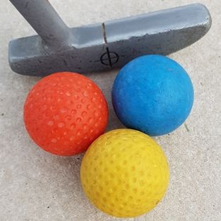 3 Minigolfbälle