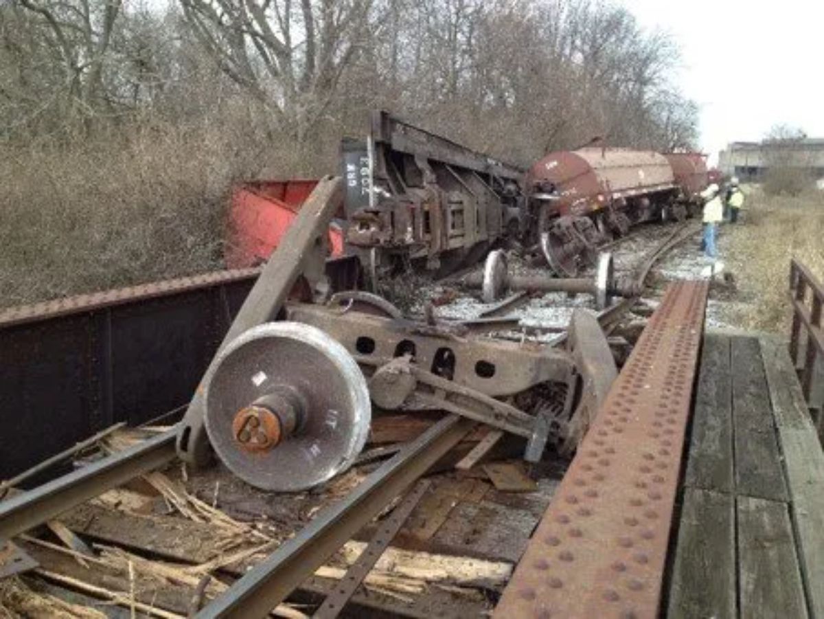 train derailment on bridge