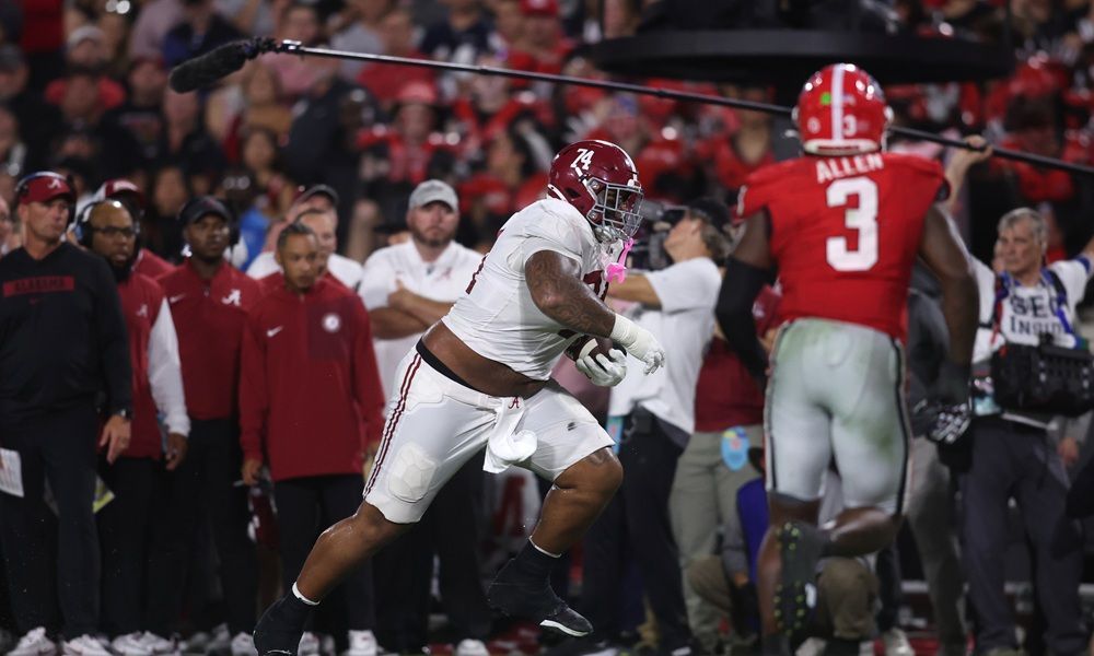 biggest receiver to catch a ball in college football