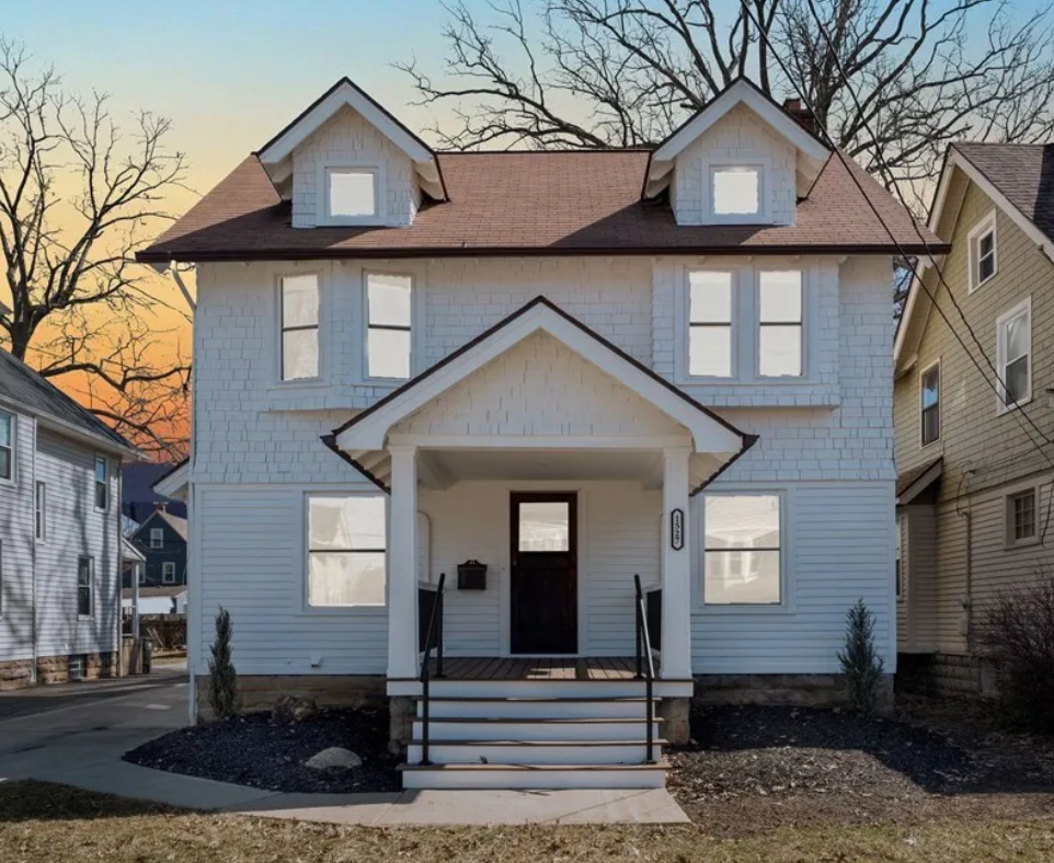 Lakewood OH Home that could use James Hardie Shingles
