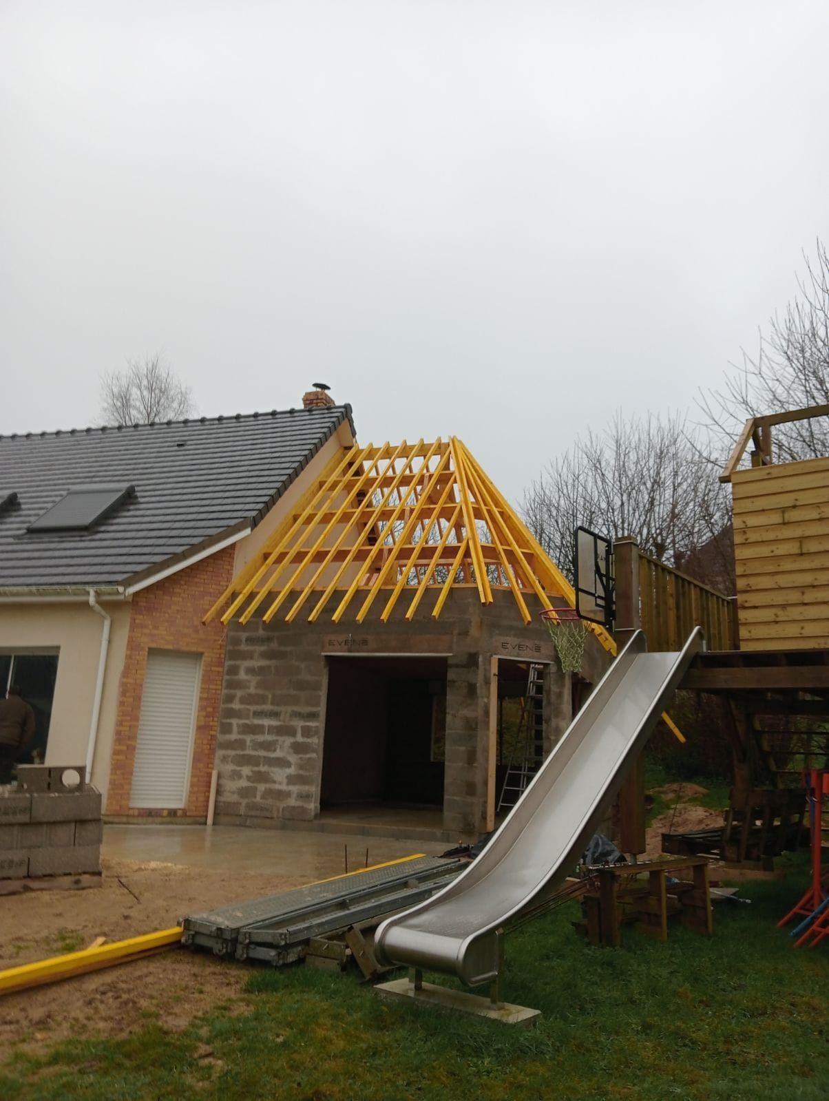 Chantier de construction d'un bâtiment ou garage près de Goderville