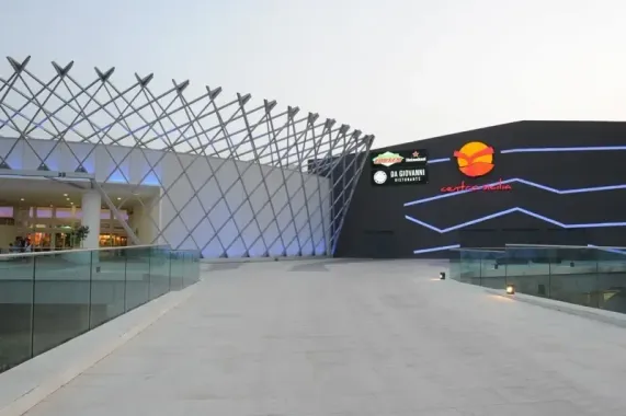 Centro Sicilia shopping center with fashion tech and home decor stores