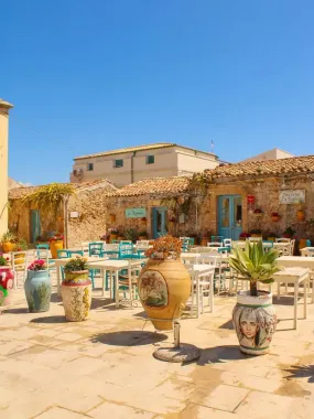 Siracusa Noto and Marzamemi tour with baroque architecture and coastal views
