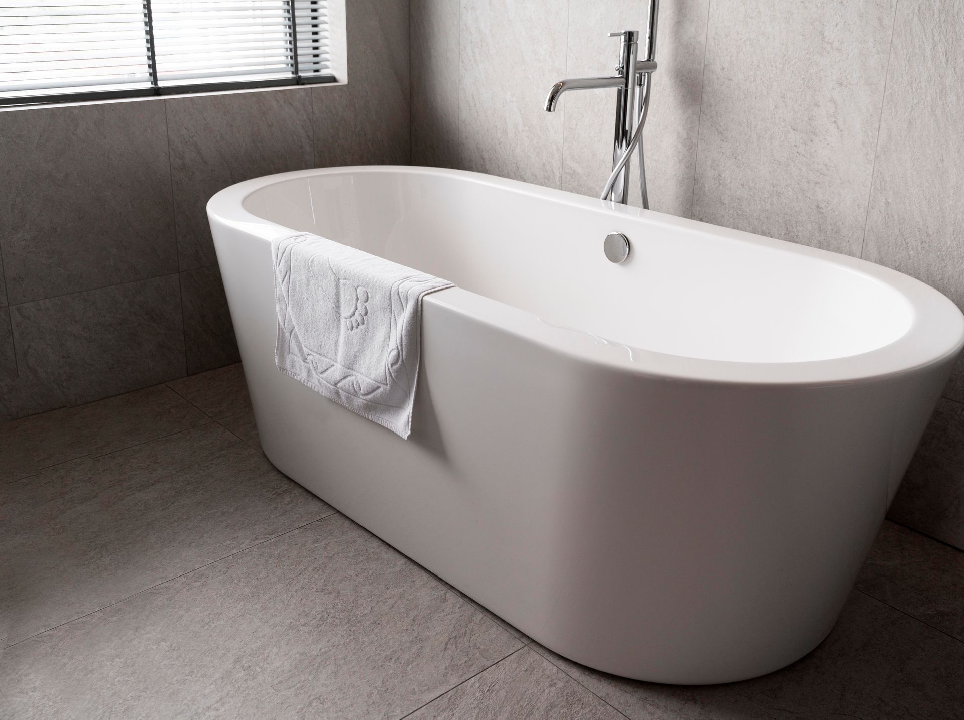 How to Effectively Repair a Leaky Bathtub Spout?