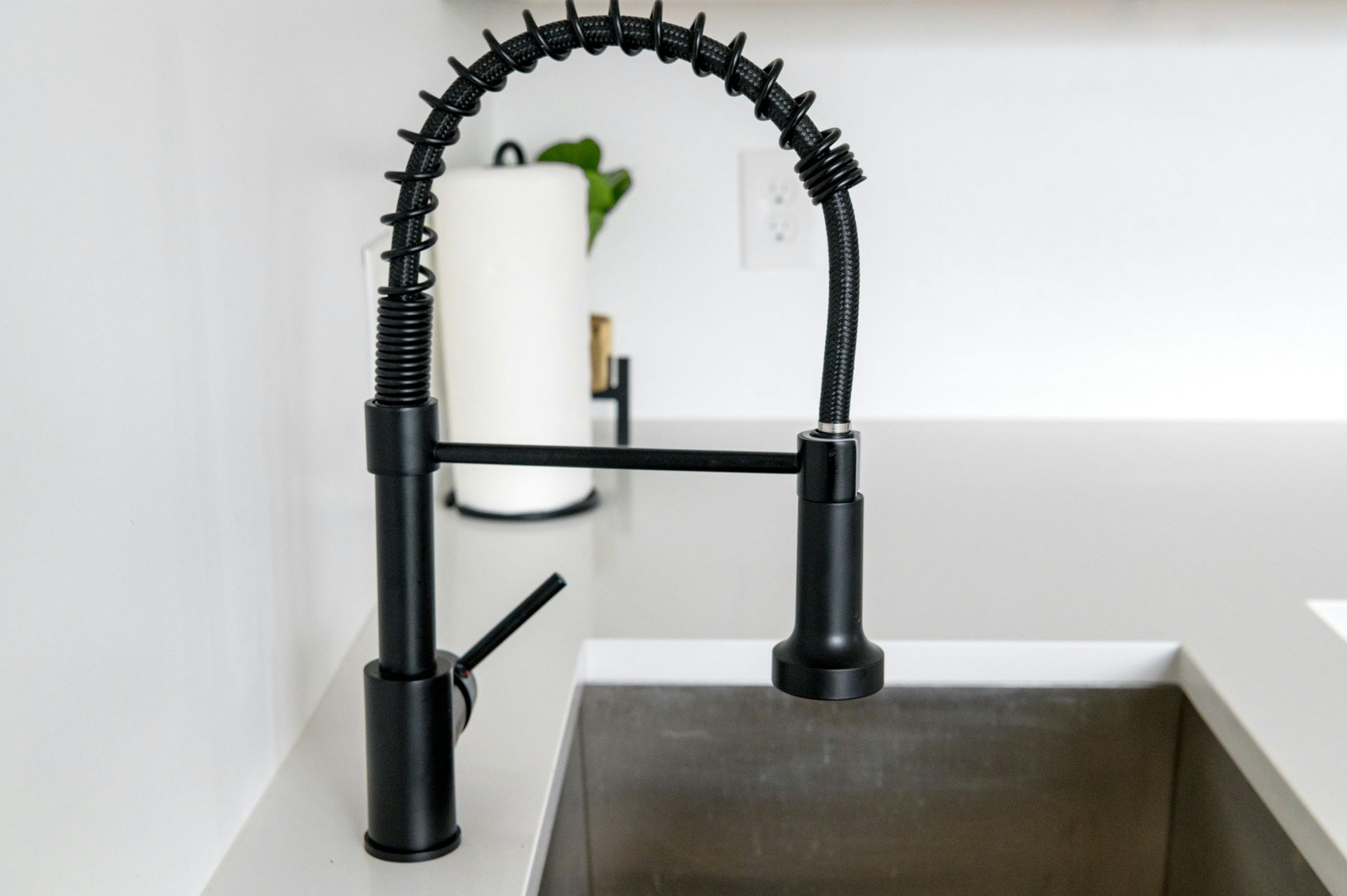 How To Replace A Faulty Sink Sprayer Hose?
