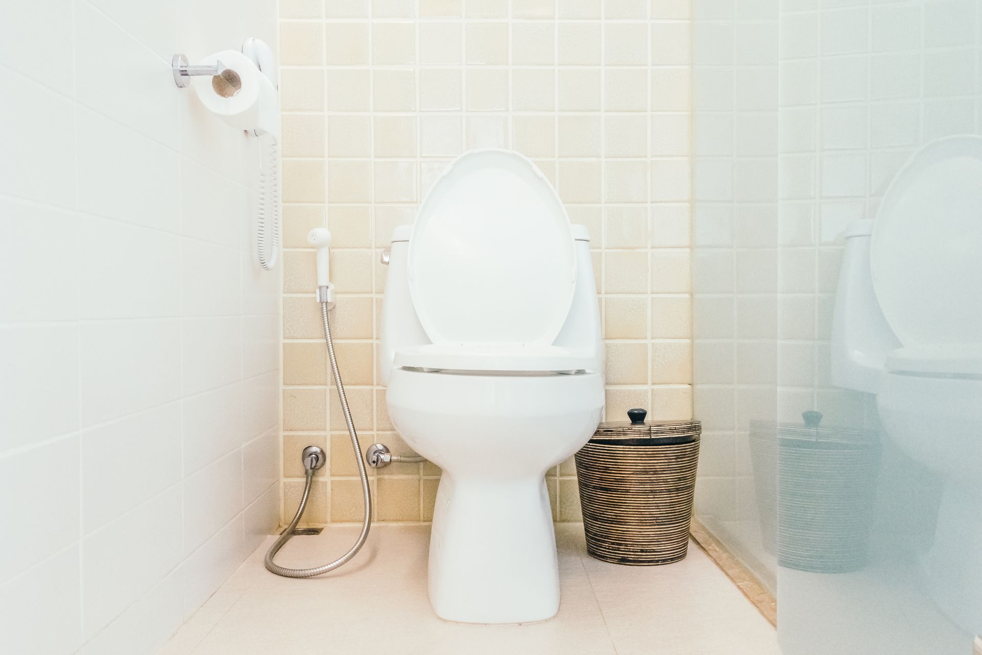 How To Effectively Install A New Toilet Seat?