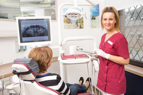 Zahnarztpraxis Stoltenberg, Bochum: Ästhetische Zahnheilkunde mit Bleaching, Veneers und mehr