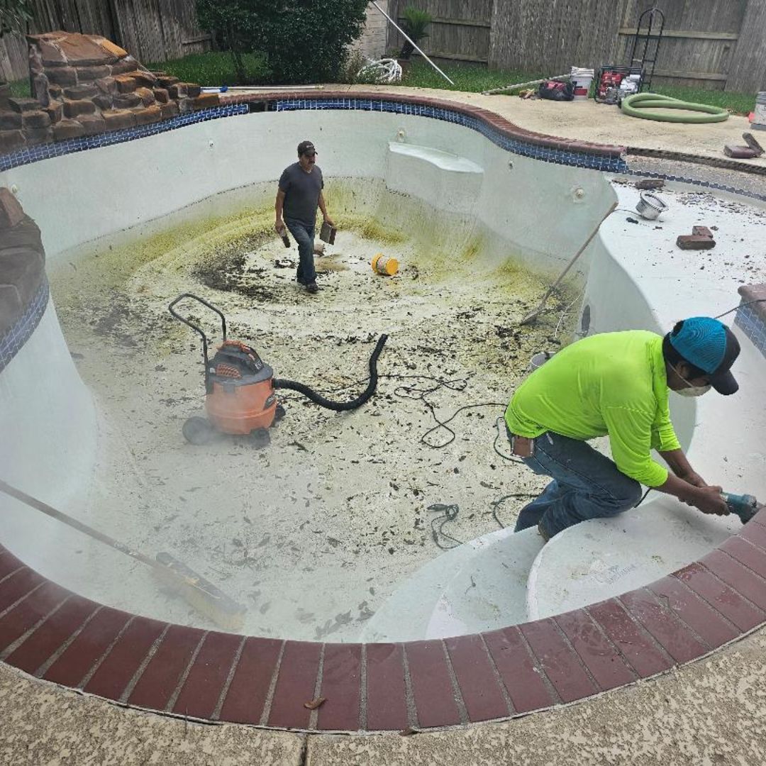 cleaning pool - aruba pools