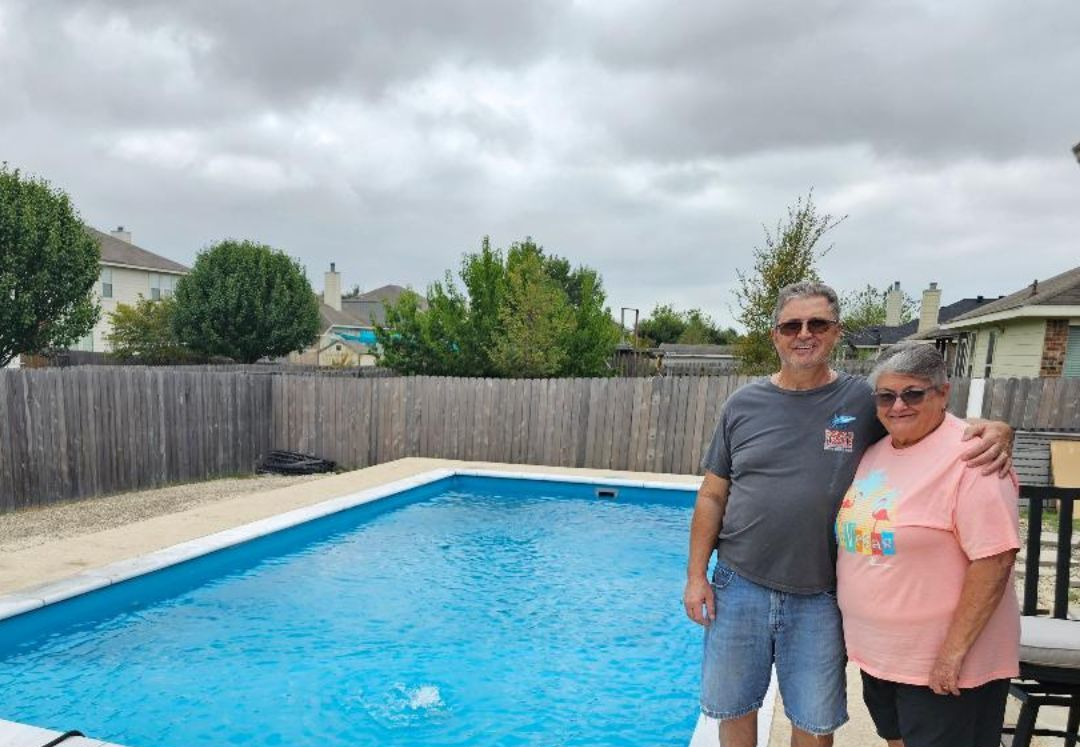 couple - aruba pools