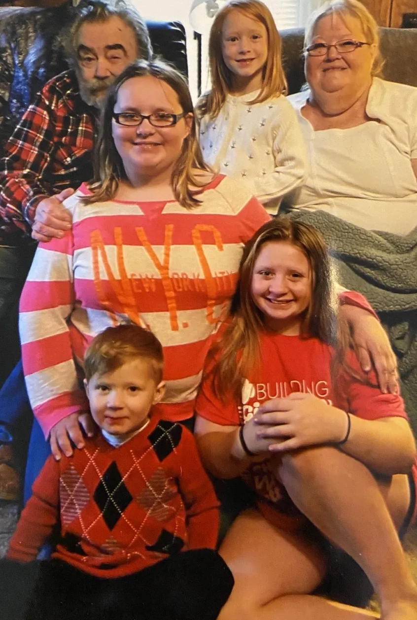 Ron and Bonnie Milbert With Their Grandchildren | Hospice Hope Project