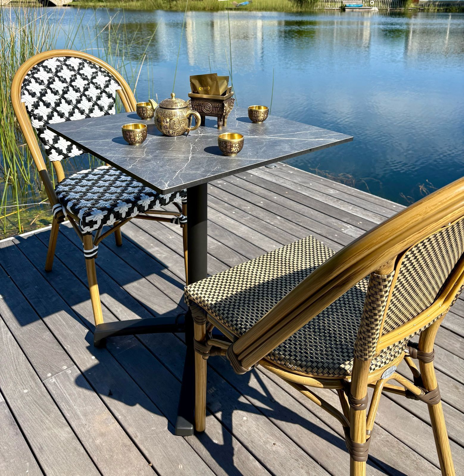 Juego Mesa y dos silla Bistró Parisino