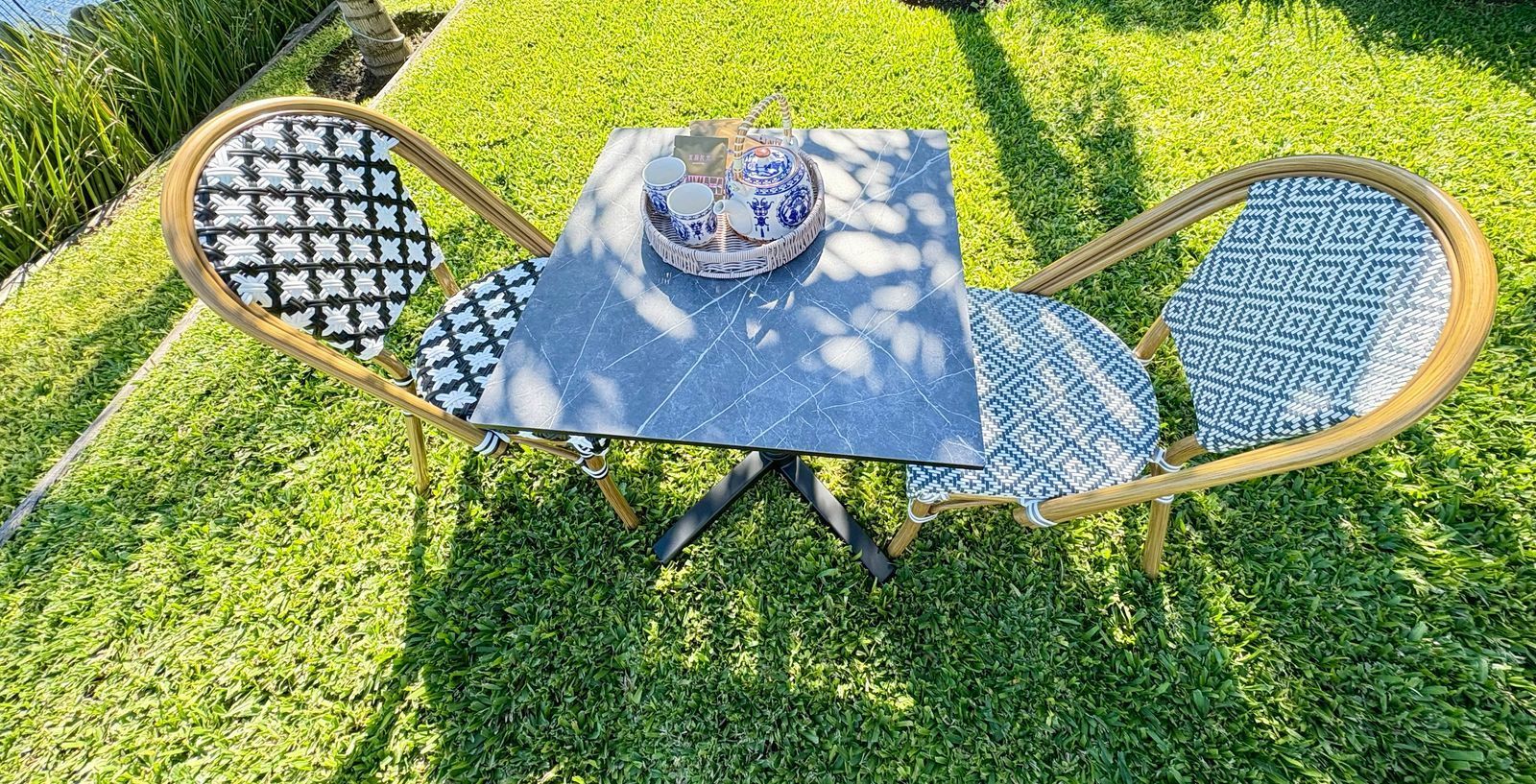 Juego Mesa y dos silla Bistró Parisino