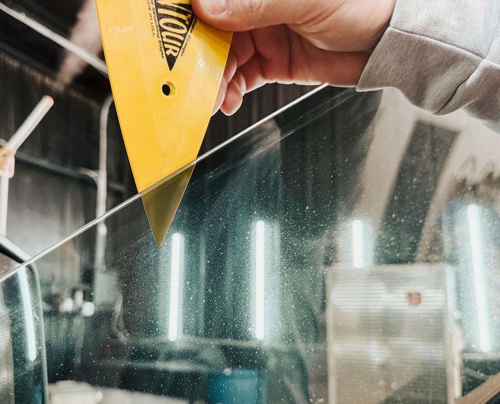 A person is holding a yellow tool that says ' folia ' on it
