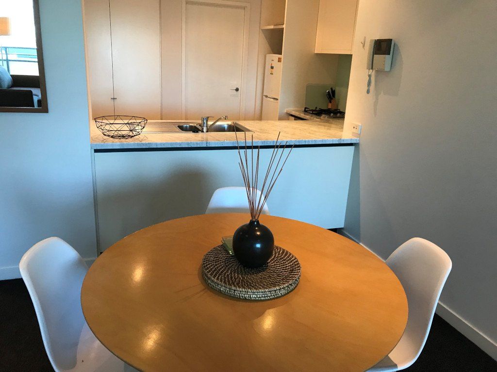 A round table with a vase on top of it in a kitchen