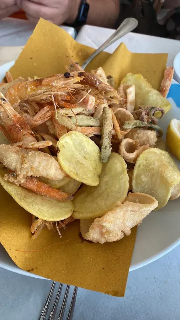 Frutti di mare fritti e patatine fritte