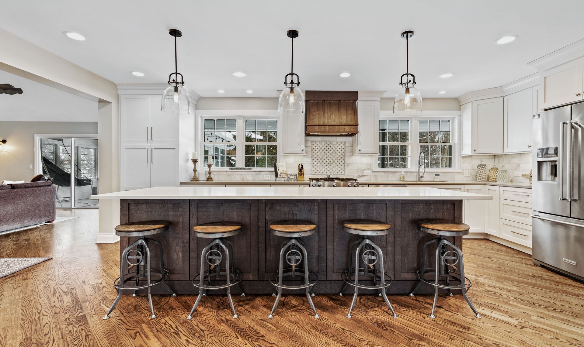 Custom home custom kitchen in the western suburbs of Chicago Illinois. Naperville, Hinsdale, Burr Ridge, Wheaton, Winnetka.