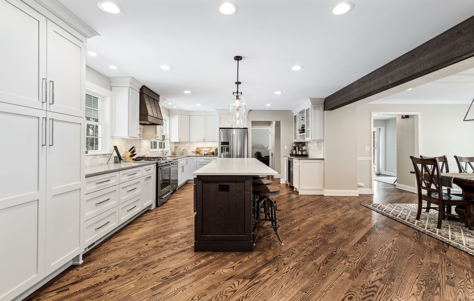 Custom home custom kitchen in the suburbs of Chicago Illinois. Naperville, Hinsdale, Clarendon Hills, Wheaton, Lake Forest.