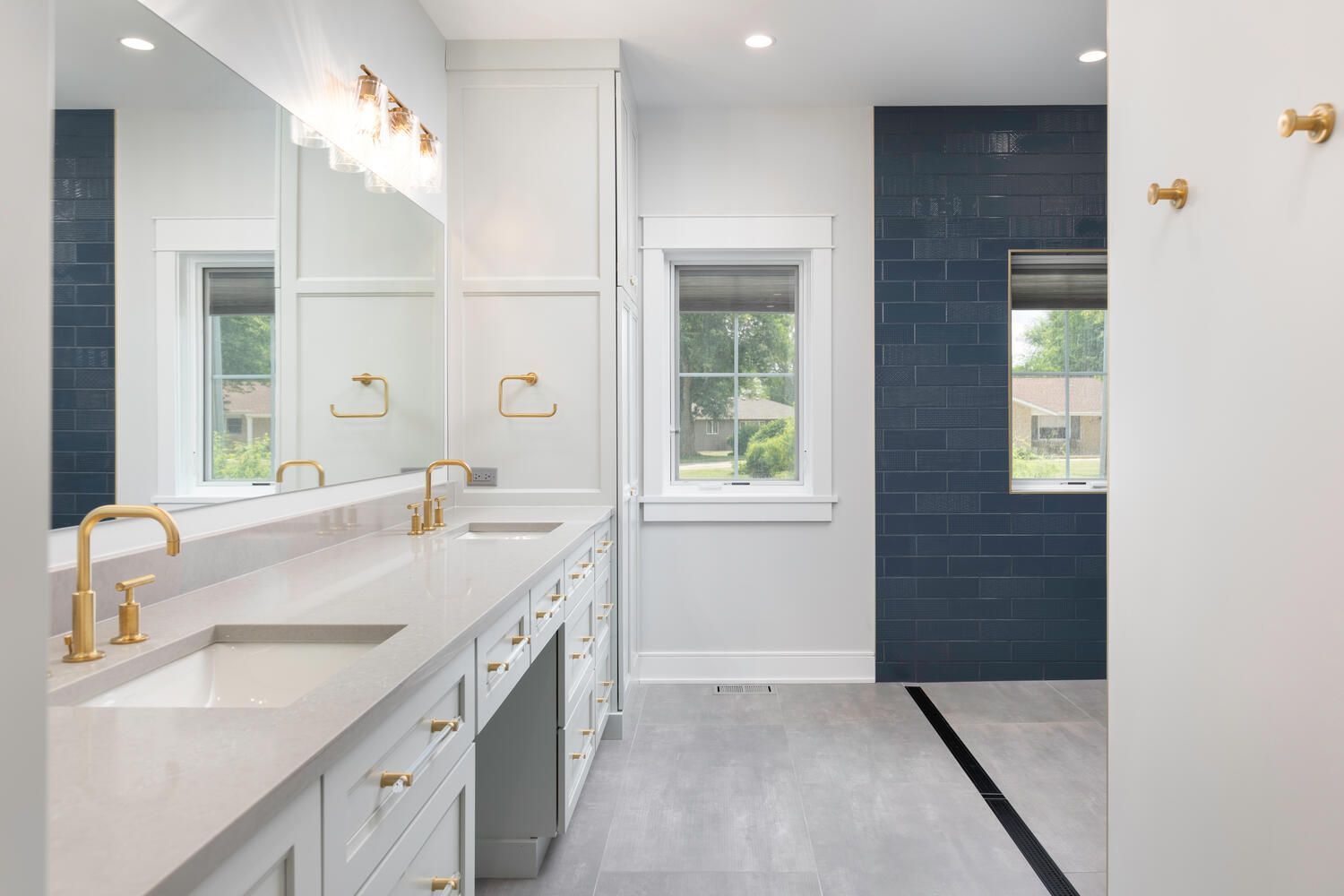 Custom home bathroom large custom walk in shower in the western suburbs of Chicago. Plainfield Naperville Hinsdale Illinois