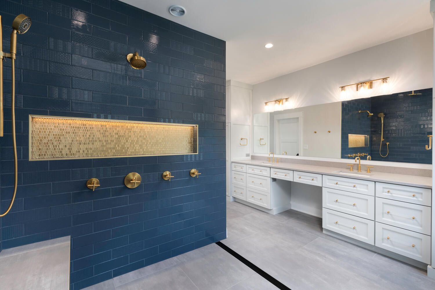 Custom home  walk in shower room in Plainfield Illinois.  Western Springs, Winnetka, Glen Ellyn, Highland Park, Burr Ridge. 