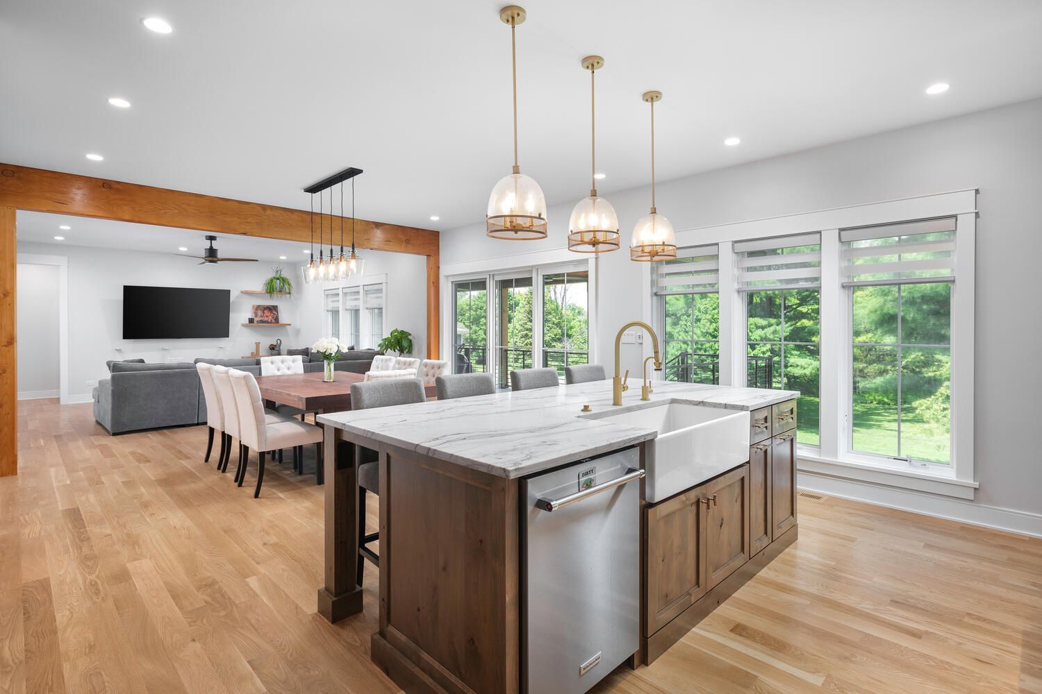 Custom home, custom kitchen island  in the western suburbs of Chicago Illinois. Plainfield Naperville Hinsdale 