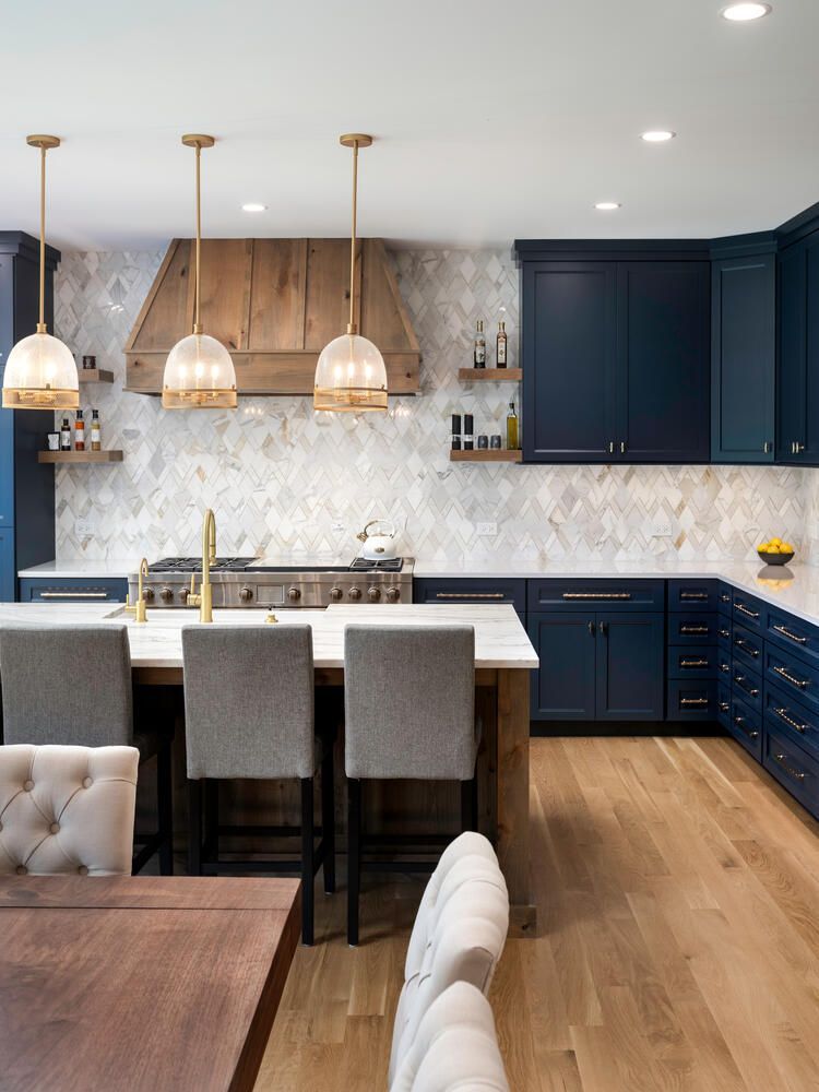 Custom home custom kitchen in the western suburbs of Chicago Illinois. Plainfield, Naperville, Hinsdale, Burr Ridge, Winnetka