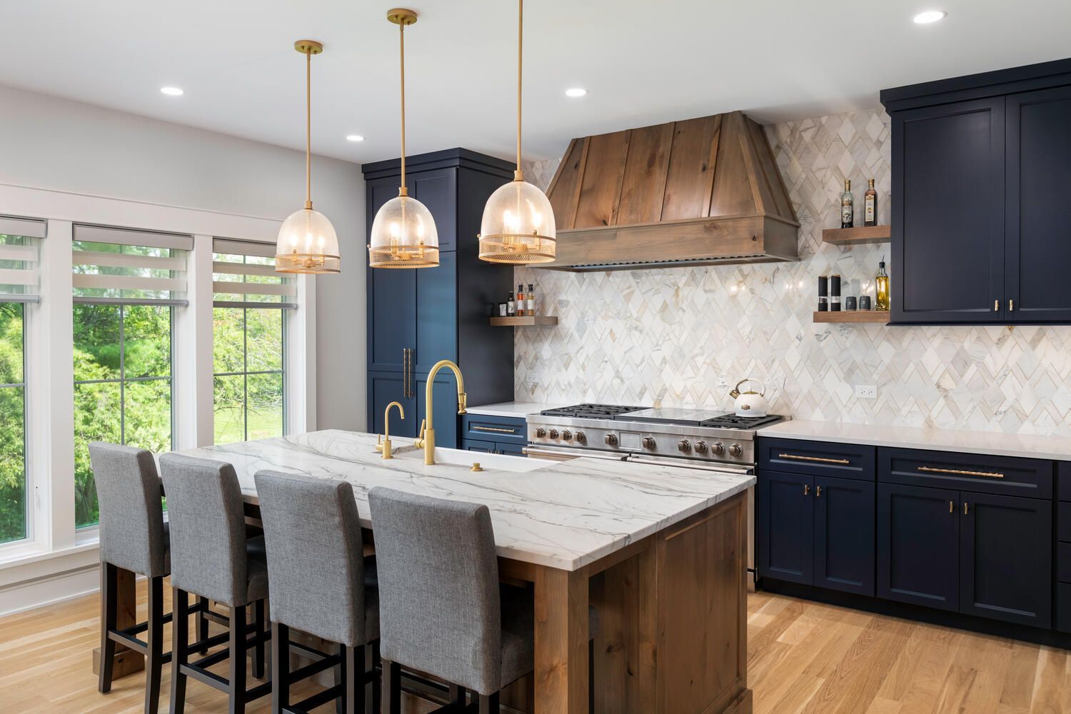 Custom home custom kitchen in the western suburbs of Chicago Illinois. Naperville, Hinsdale, Glen Ellyn, Highland Park. 