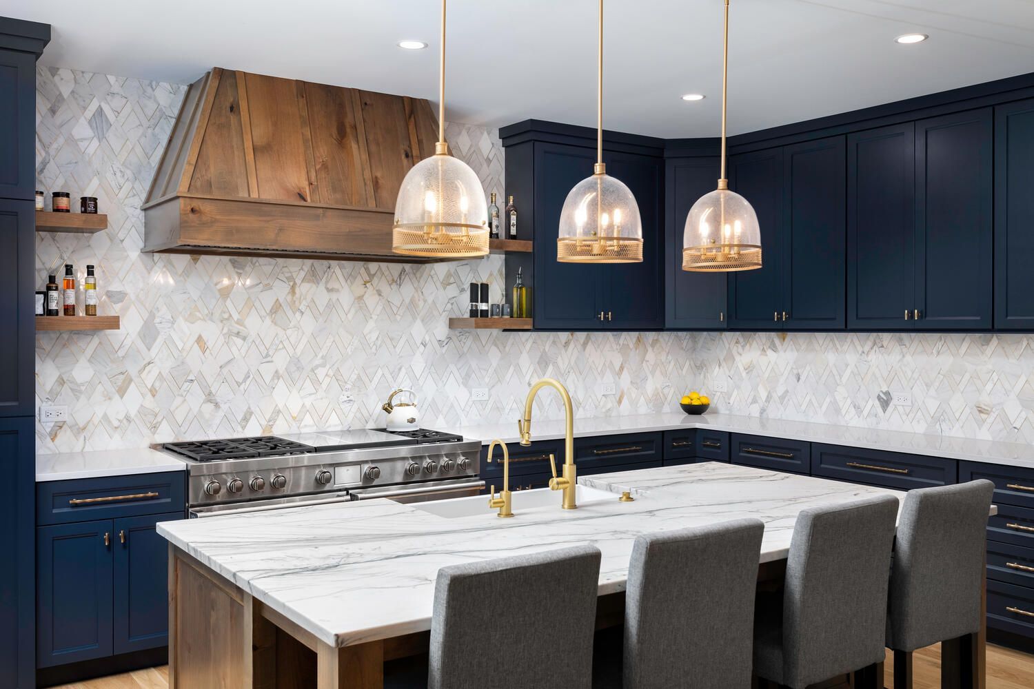 Custom home custom kitchen in the western suburbs of Chicago Illinois. Plainfield, Naperville, Hinsdale, Western Springs. 