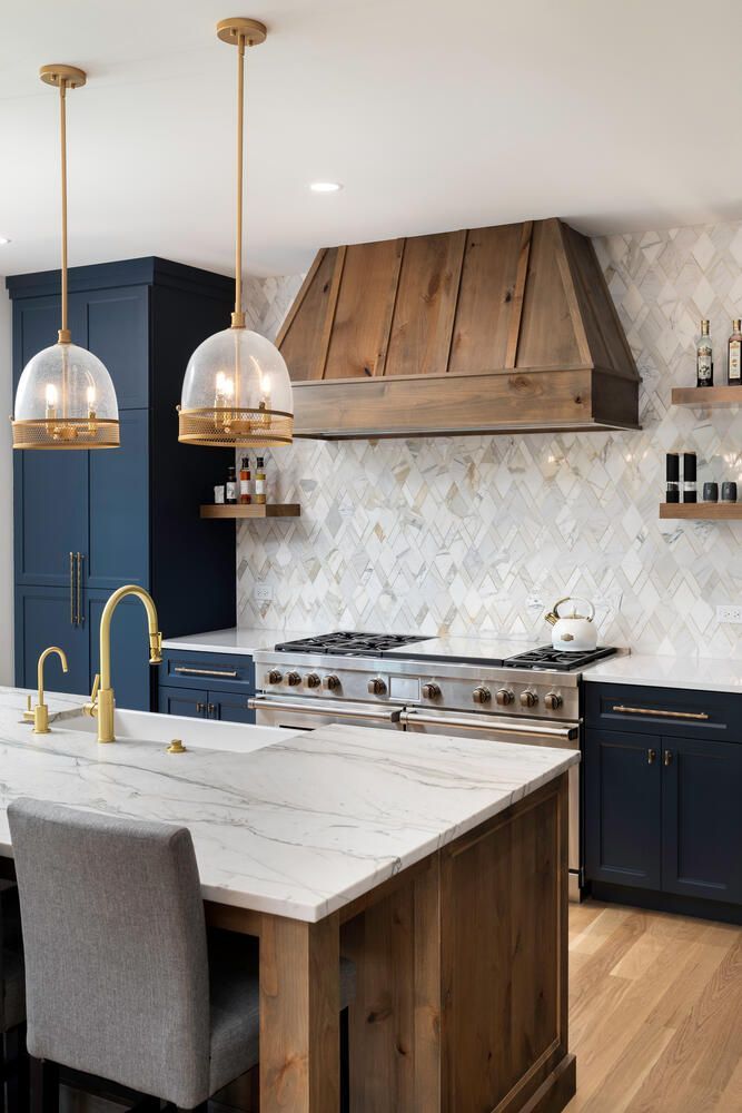 Custom home kitchen in the western suburbs of Chicago Illinois. Plainfield, Naperville, Hinsdale, Oak Brook, Lake Forest. 