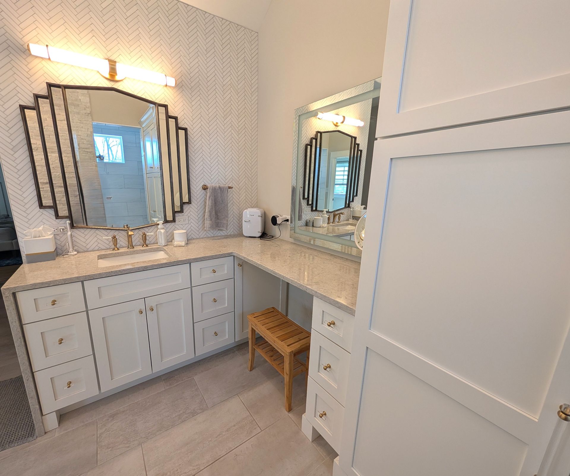 Custom home bathroom with large soaker tub in Elmhurst, Illinois. Downers Grove, Lake Forest, Winnetka, Highland Park. 