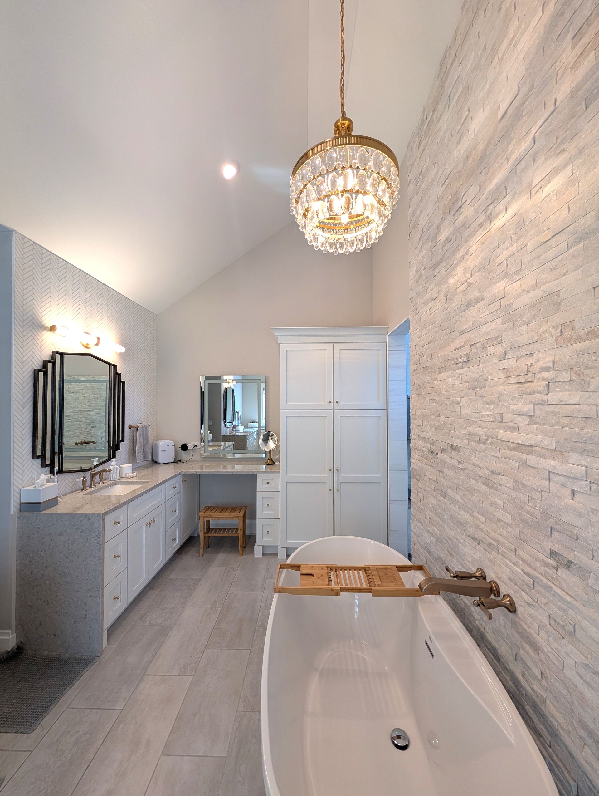 Custom home bath with large soaker tub in Elmhurst, Illinois. Wheaton, Hinsdale, Glen Ellyn, Highland Park, Downers Grove 