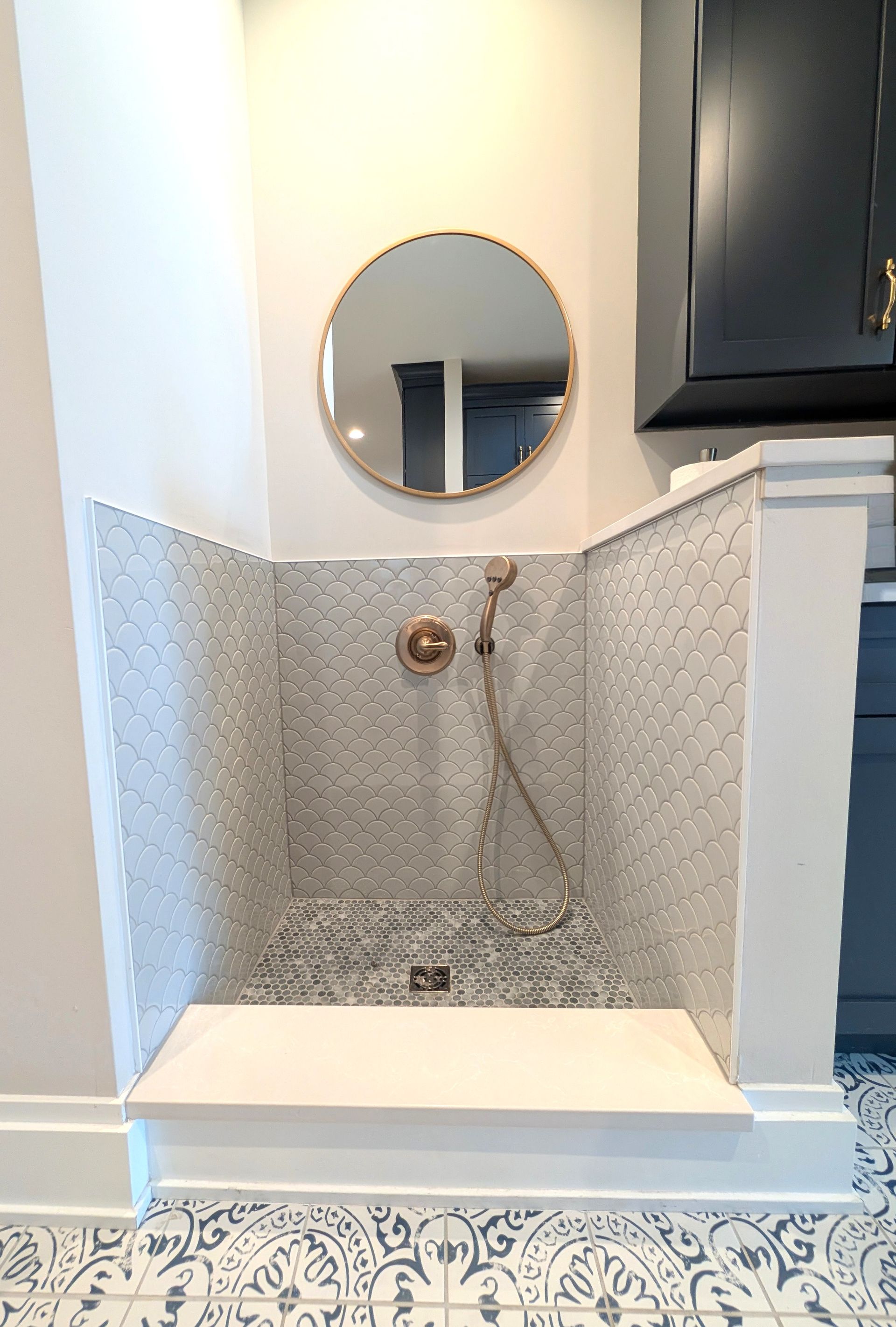 Custom dog wash Elmhurst, Illinois.  Chicago western suburbs custom homes in Winnetka, Highland Park, Hinsdale, Naperville.