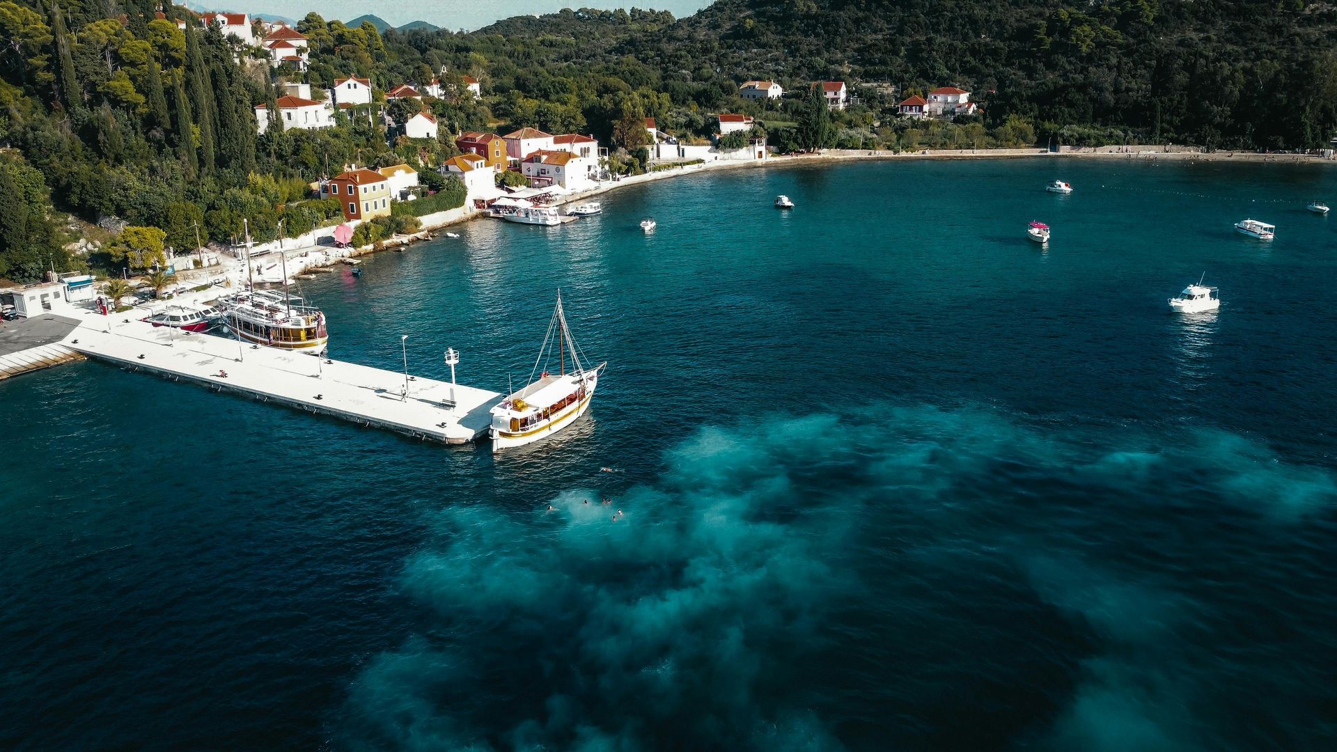 boat tours elaphiti island