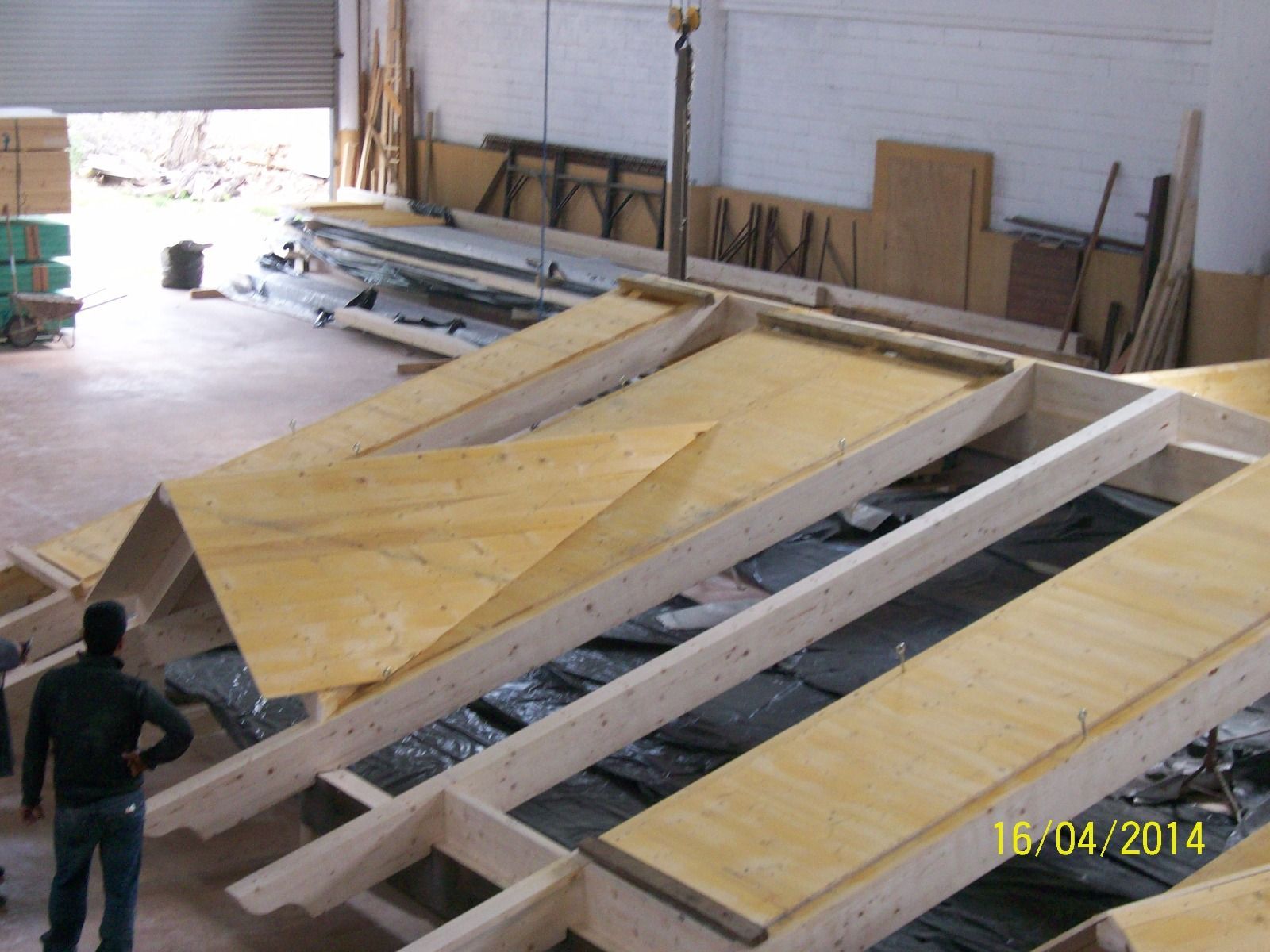 Una foto di una struttura in legno è stata scattata il 16/04/2014