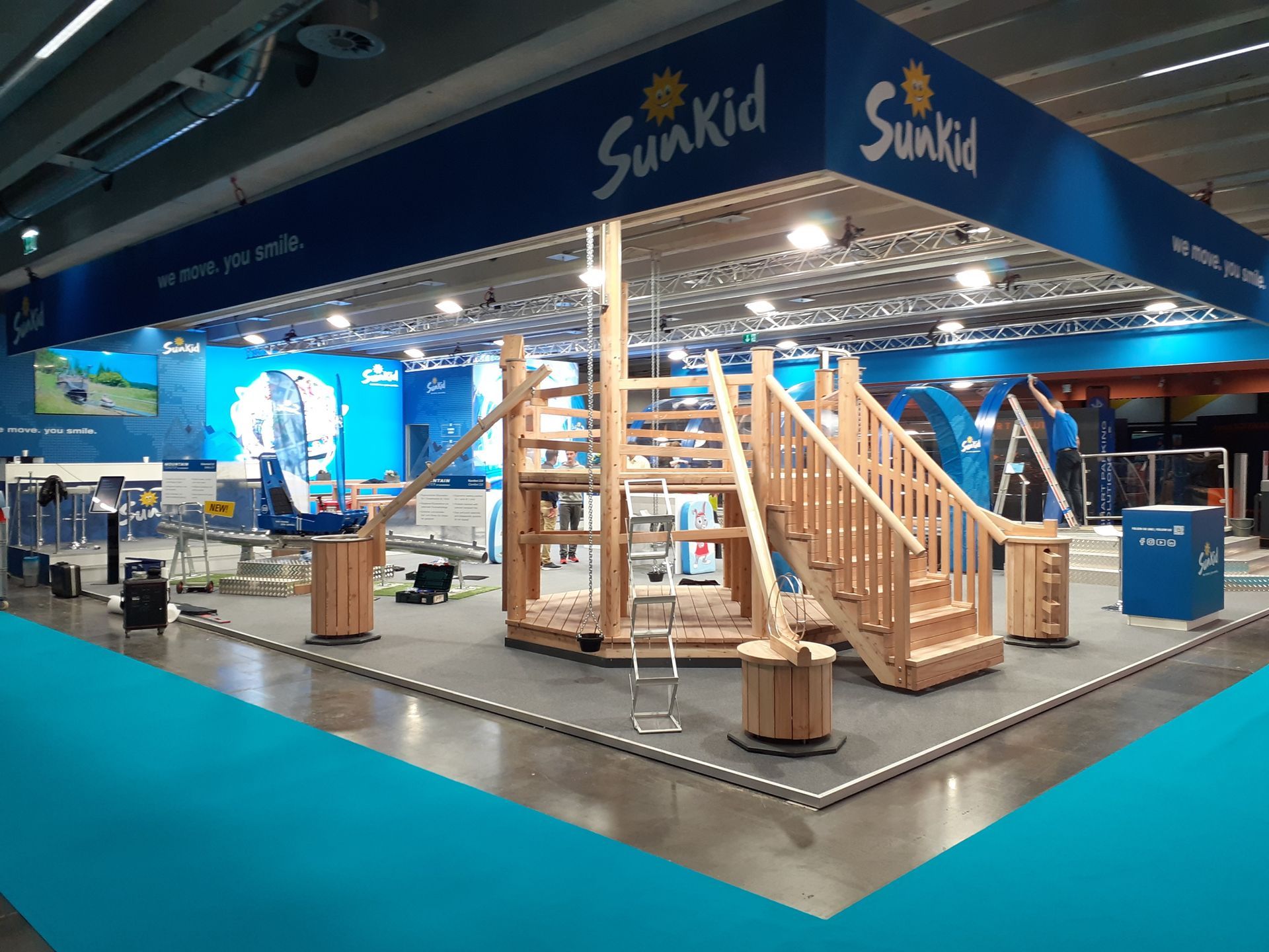 Ein blaues Schild mit der Aufschrift „Sunkid“
