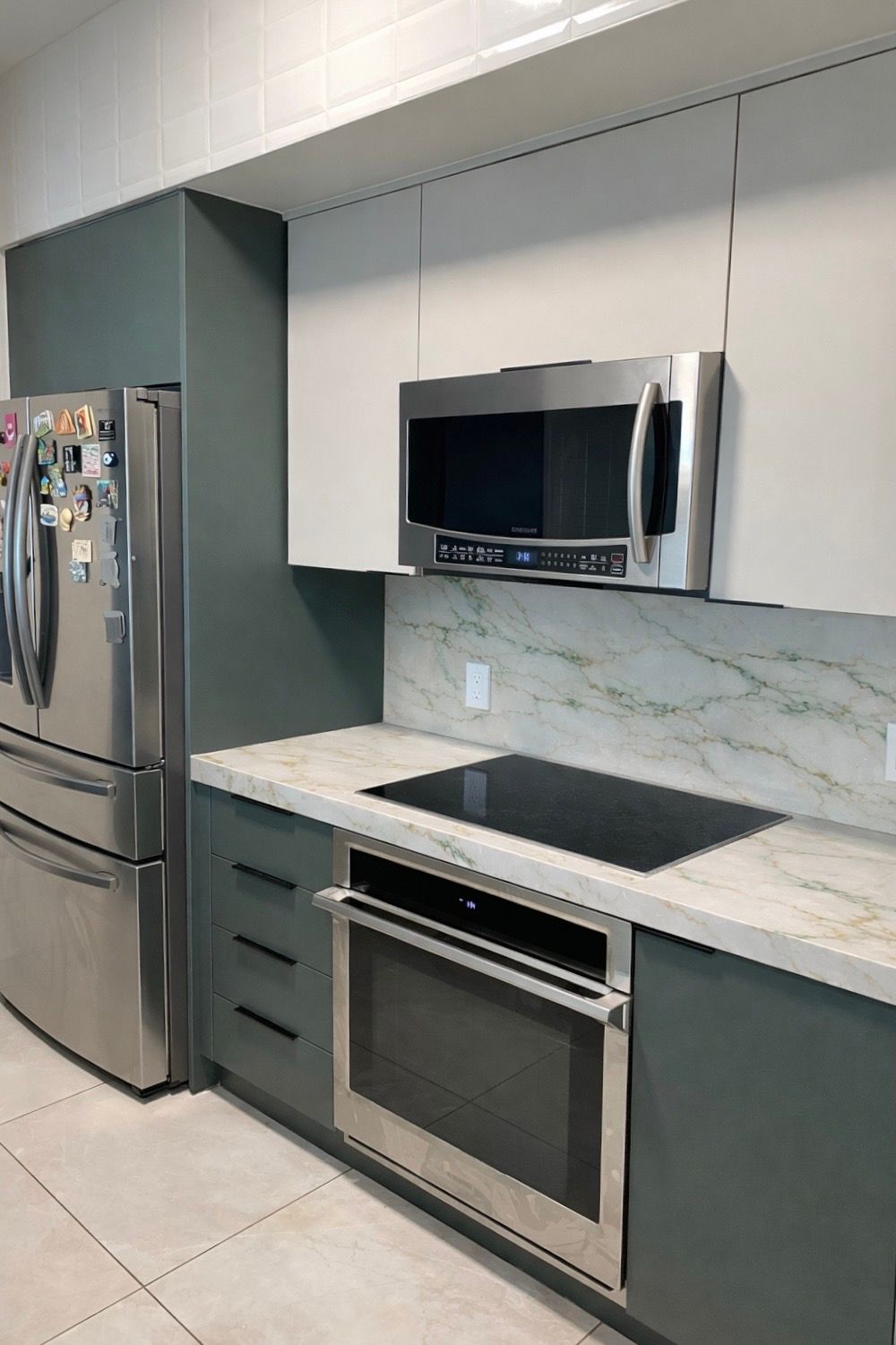 Modern Kitchen with quartz countertops
